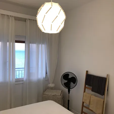 Cozy Seaview Apartment