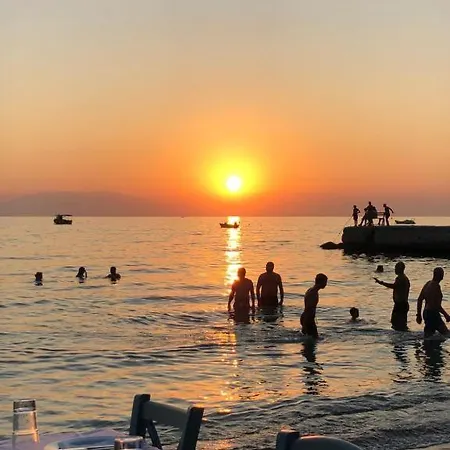 Cozy Seaview Apartamento Siviri